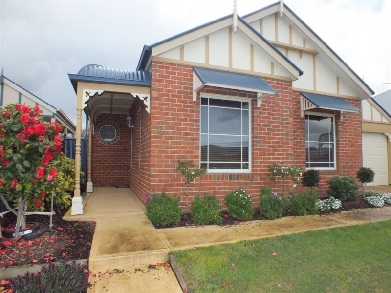 11 Cider Link, Pakenham VIC 3810