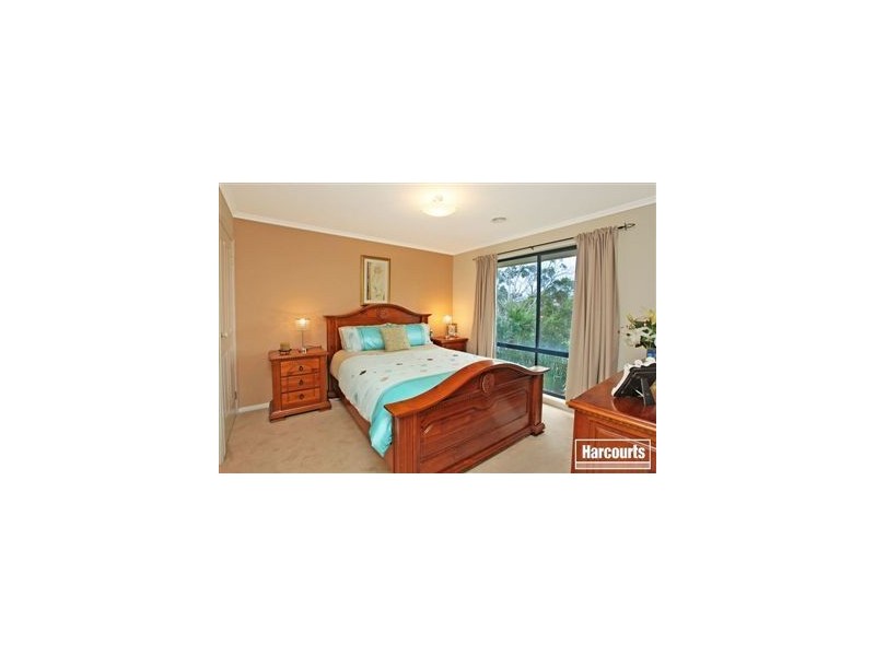 21 Riviera Drive, Pakenham VIC 3810