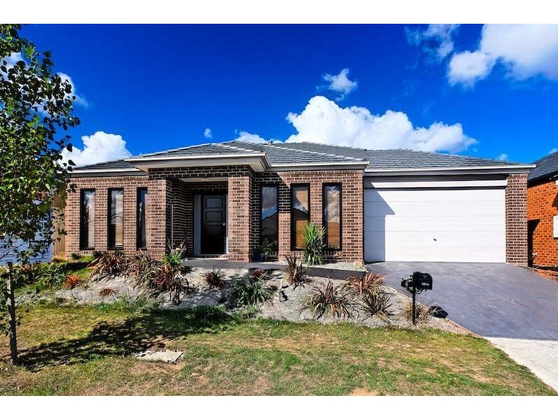 6 Goulburn Place, Pakenham VIC 3810