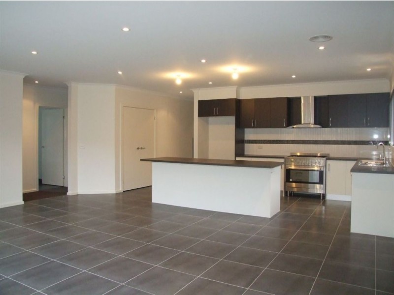 60 Sarton Link, Pakenham VIC 3810