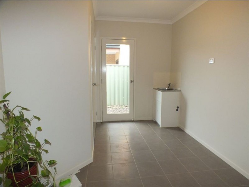 33 Cohens Way, Pakenham VIC 3810