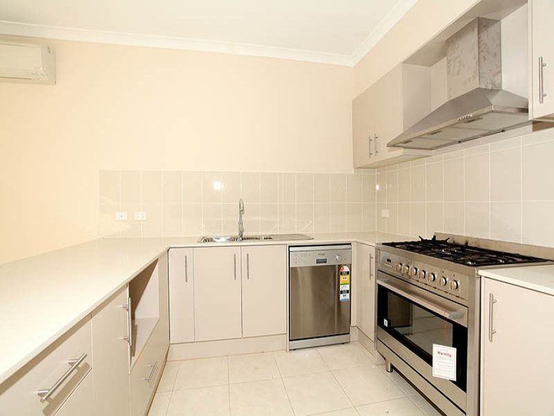 24 Stonebridge Lane, Pakenham VIC 3810