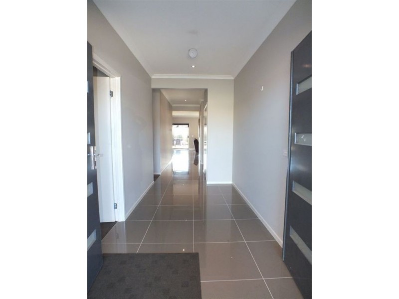 11 Goodenia Street, Officer VIC 3809