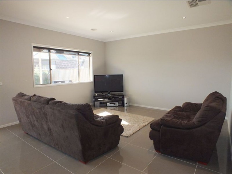 11 Goodenia Street, Officer VIC 3809