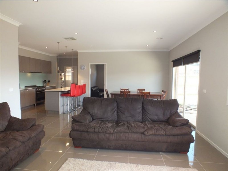 11 Goodenia Street, Officer VIC 3809