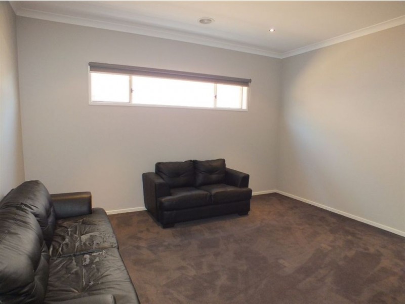 11 Goodenia Street, Officer VIC 3809