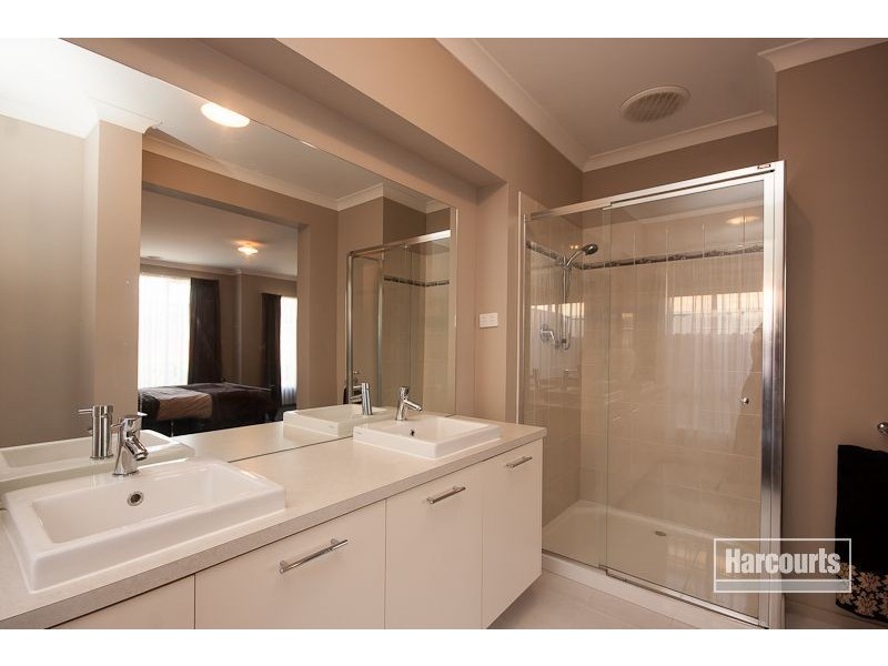 6 Blackwood Drive, Pakenham VIC 3810