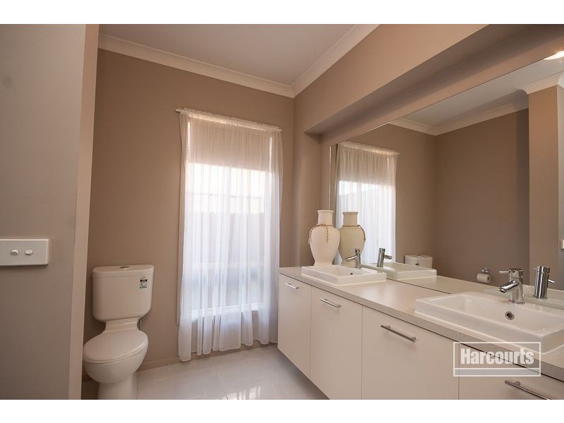 6 Blackwood Drive, Pakenham VIC 3810