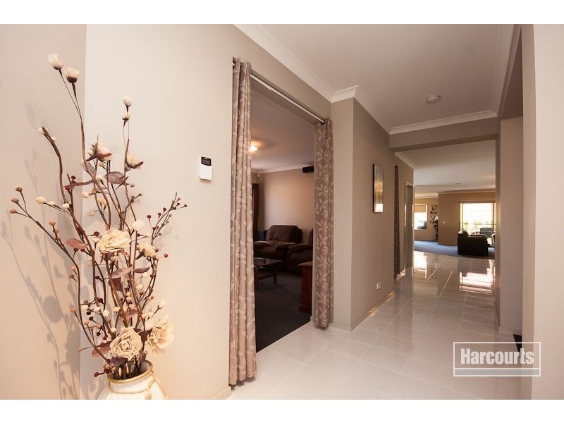 6 Blackwood Drive, Pakenham VIC 3810