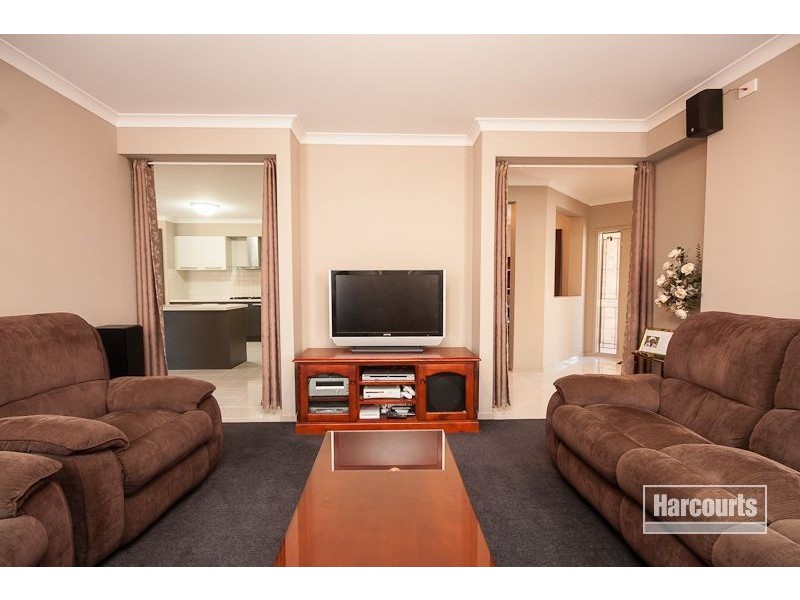 6 Blackwood Drive, Pakenham VIC 3810