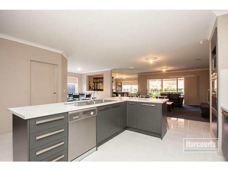 6 Blackwood Drive, Pakenham VIC 3810