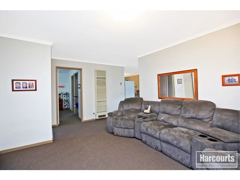 19 Rundell Way, Pakenham VIC 3810