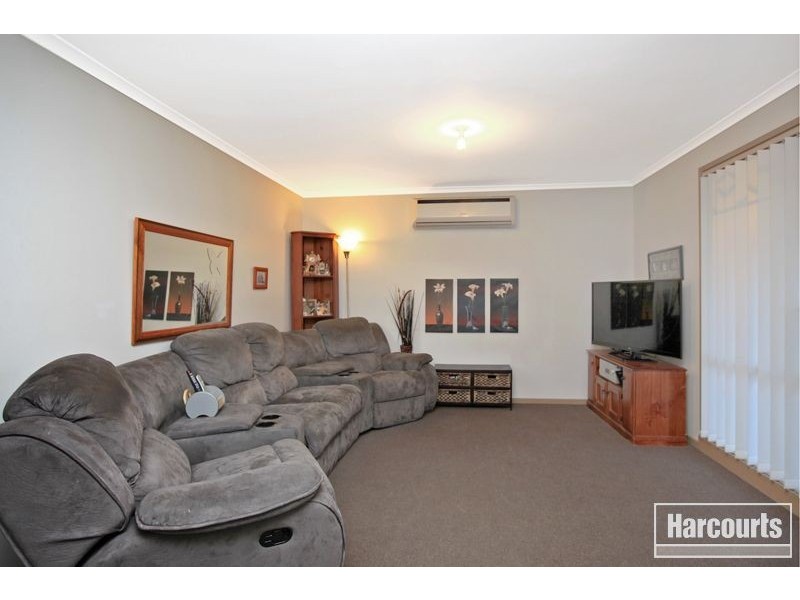 19 Rundell Way, Pakenham VIC 3810