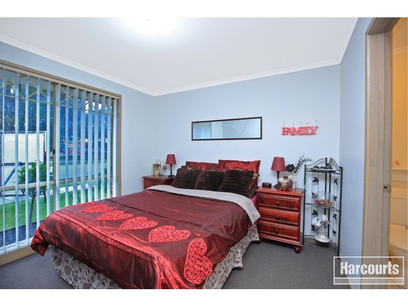19 Rundell Way, Pakenham VIC 3810