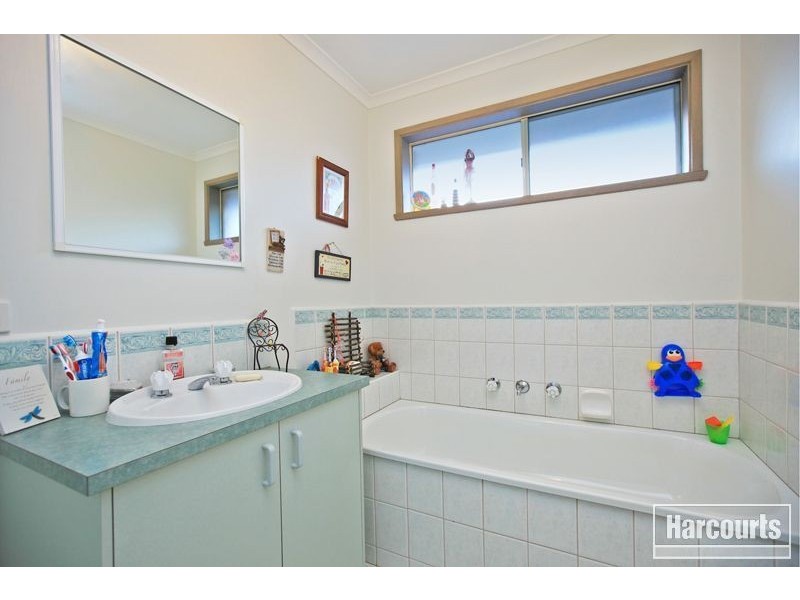 19 Rundell Way, Pakenham VIC 3810