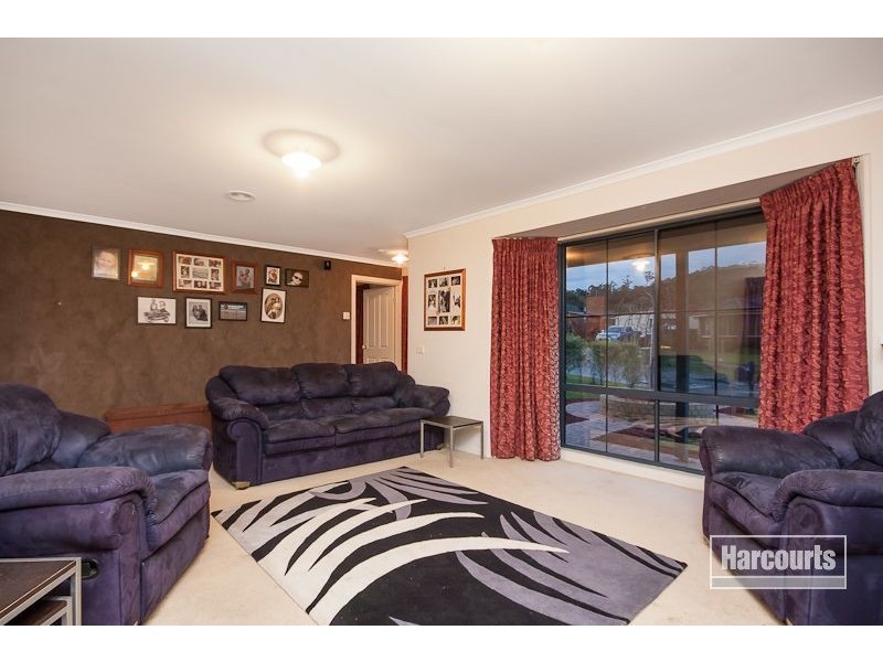 8 Natanya Drive, Pakenham VIC 3810