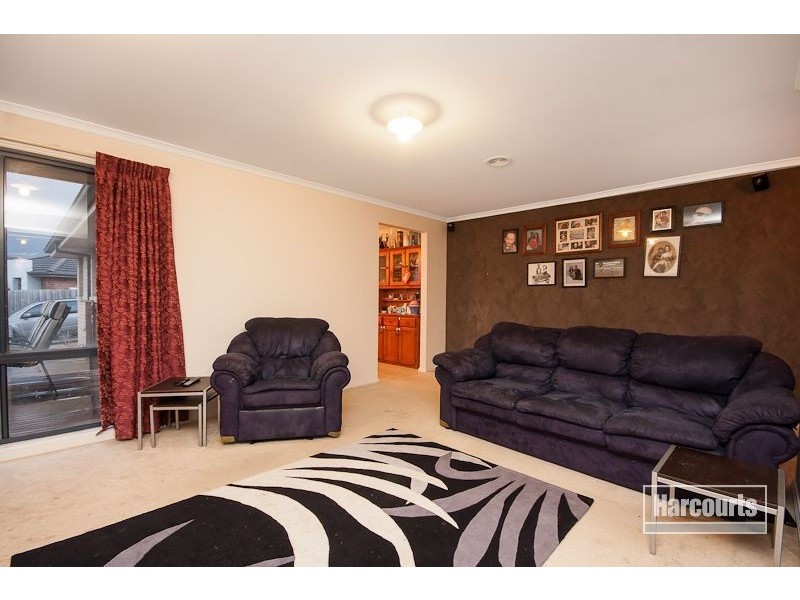 8 Natanya Drive, Pakenham VIC 3810