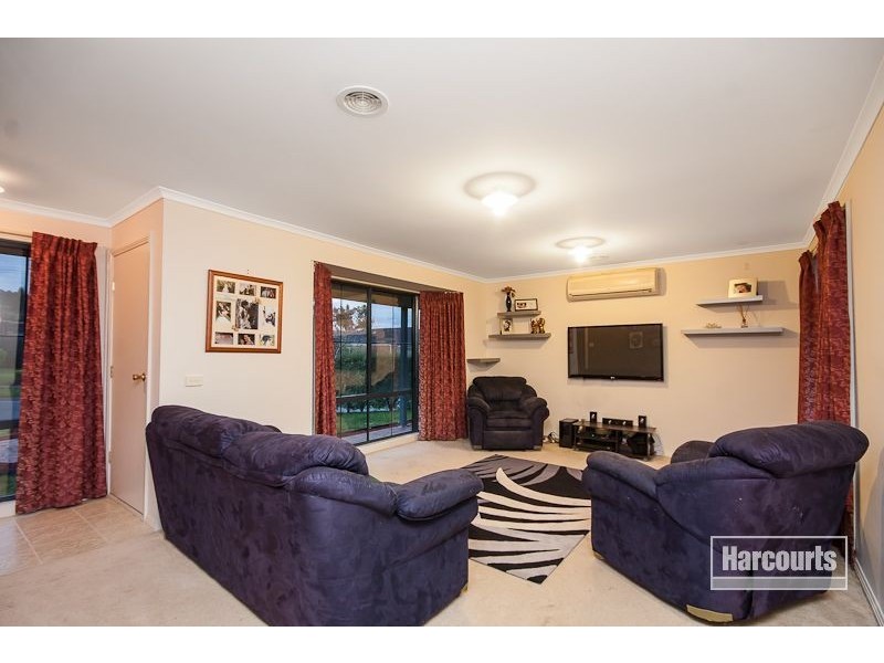 8 Natanya Drive, Pakenham VIC 3810