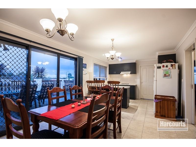 8 Natanya Drive, Pakenham VIC 3810