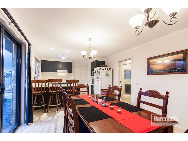 8 Natanya Drive, Pakenham VIC 3810