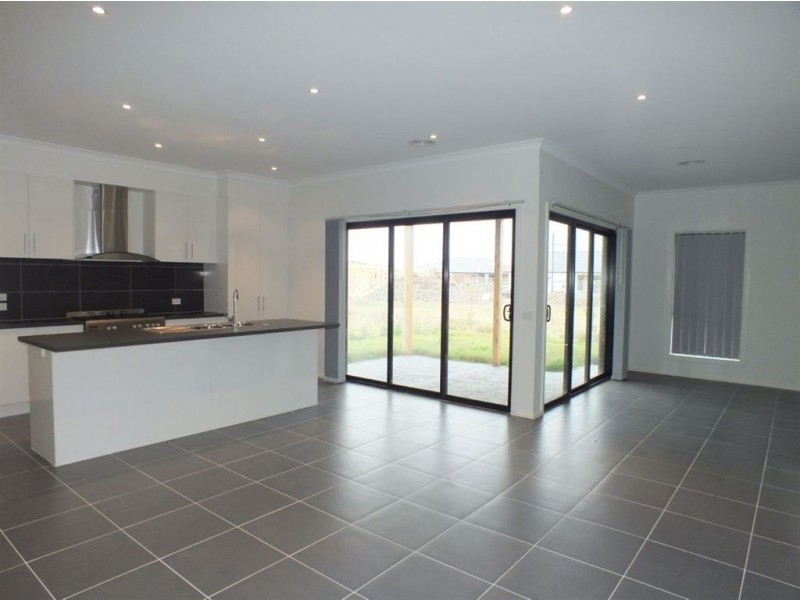 12 Park Orchard Drive, Pakenham VIC 3810