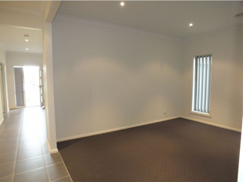 12 Park Orchard Drive, Pakenham VIC 3810