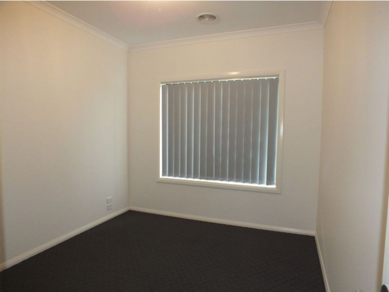 12 Park Orchard Drive, Pakenham VIC 3810