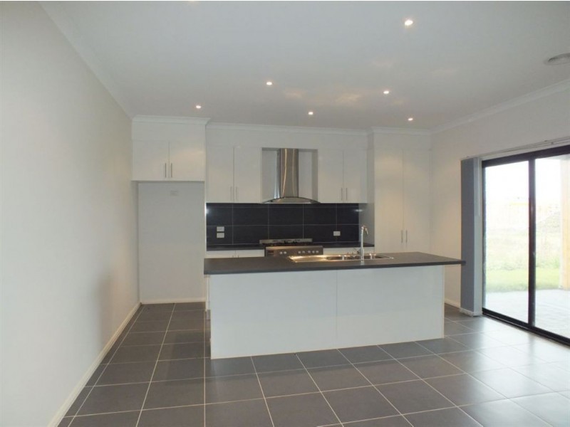 12 Park Orchard Drive, Pakenham VIC 3810