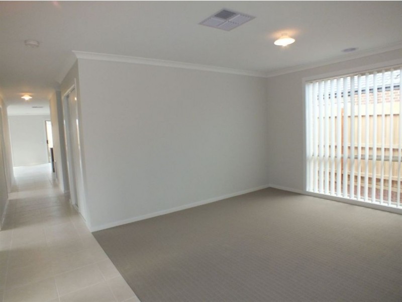 5 Weebill Way, Pakenham VIC 3810