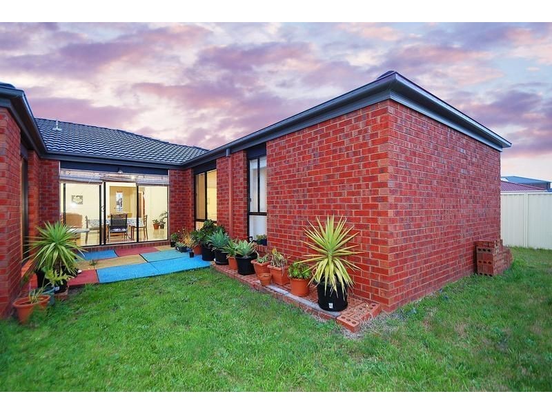 71 Bluehills Boulevard, Pakenham VIC 3810