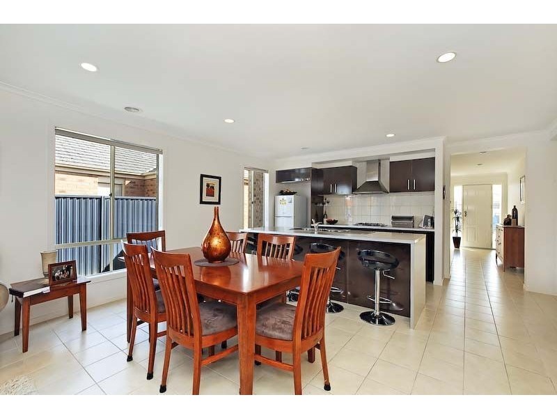 37 Scarlet Crescent, Pakenham VIC 3810