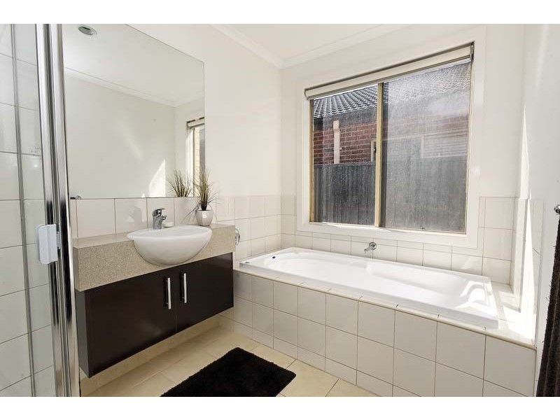 37 Scarlet Crescent, Pakenham VIC 3810