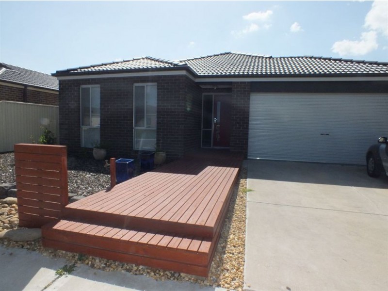 8 Salvia Avenue, Pakenham VIC 3810