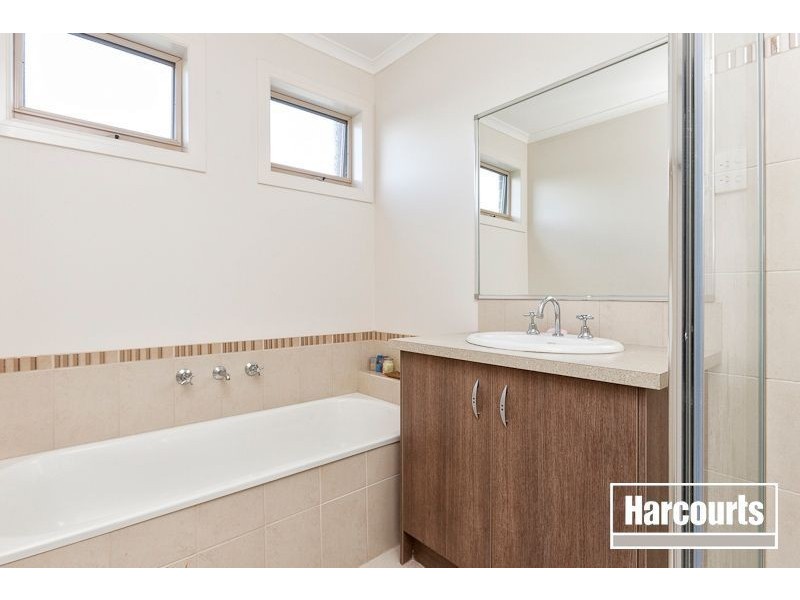 35 Fallingwater Drive, Pakenham VIC 3810