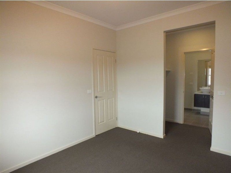 4 Sarton Link, Pakenham VIC 3810