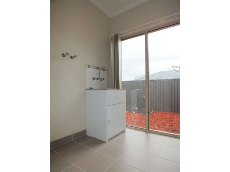4 Sarton Link, Pakenham VIC 3810