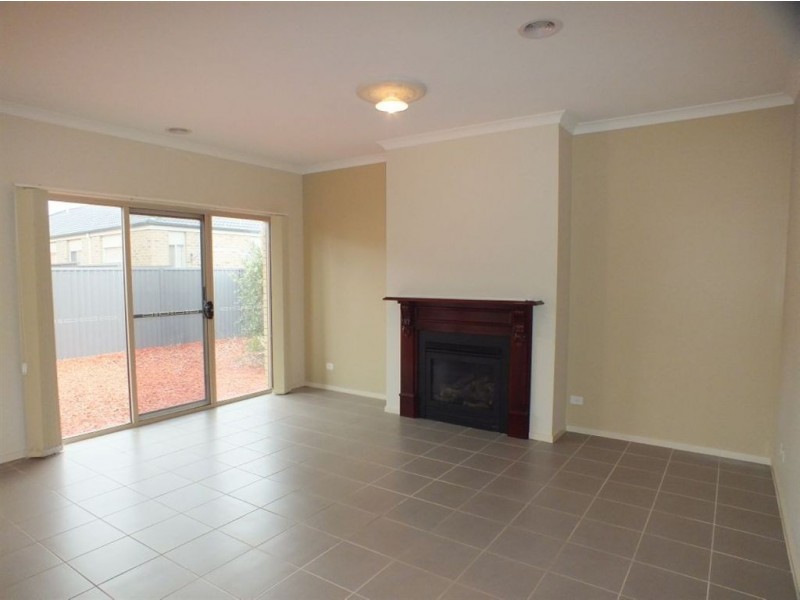 4 Sarton Link, Pakenham VIC 3810