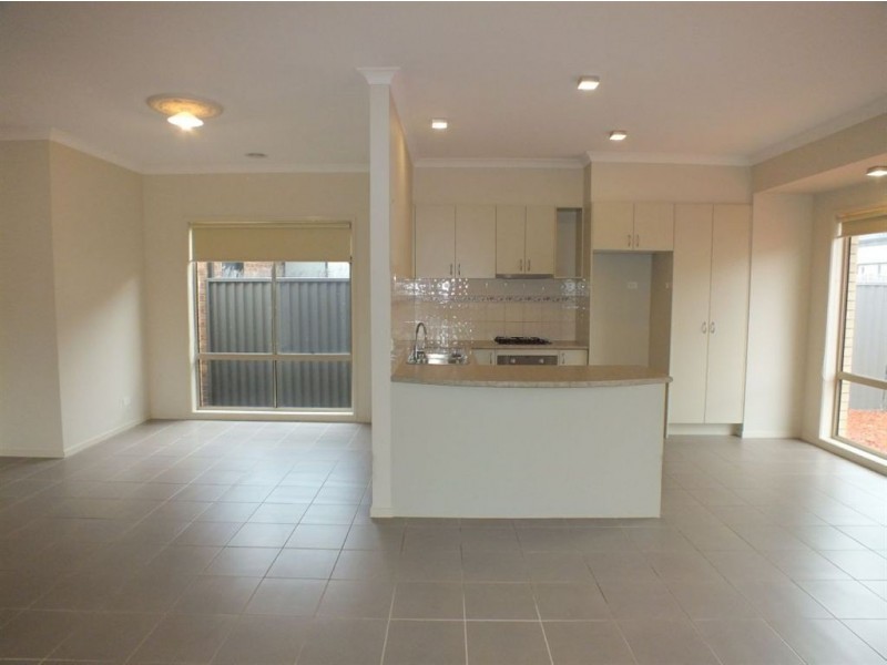 4 Sarton Link, Pakenham VIC 3810