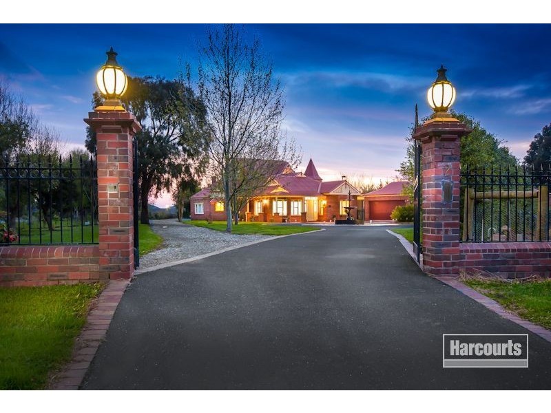 2 Barr Court, Pakenham VIC 3810