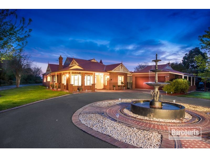 2 Barr Court, Pakenham VIC 3810