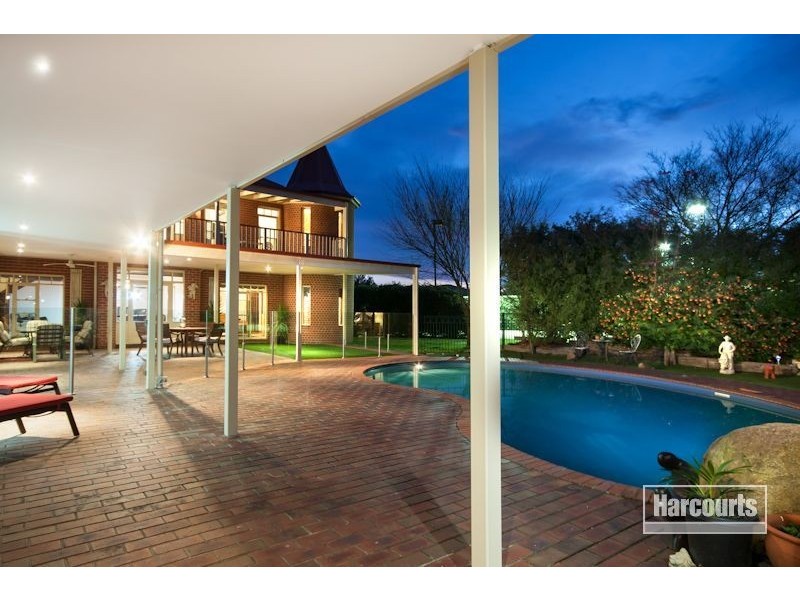 2 Barr Court, Pakenham VIC 3810