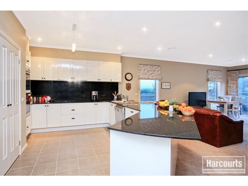 37 Botanic Drive, Pakenham VIC 3810