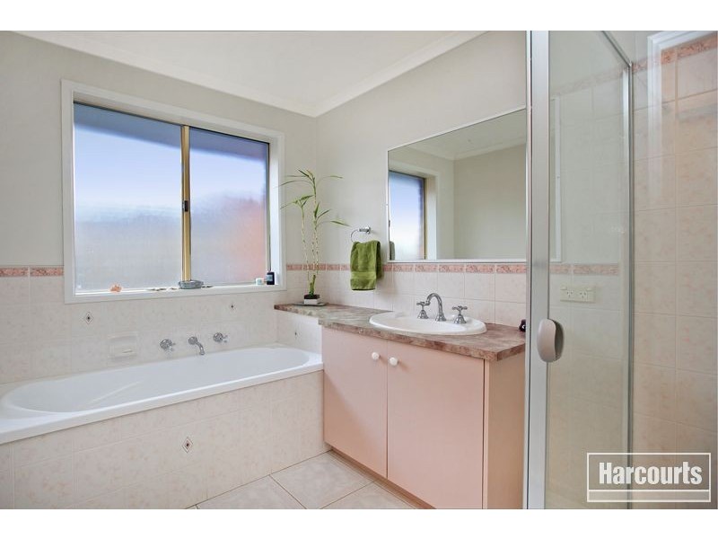 4 Sheffield Close, Pakenham VIC 3810