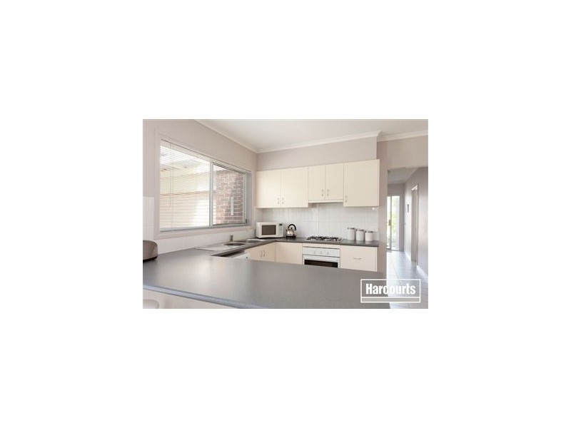 18 Britton Drive, Pakenham VIC 3810