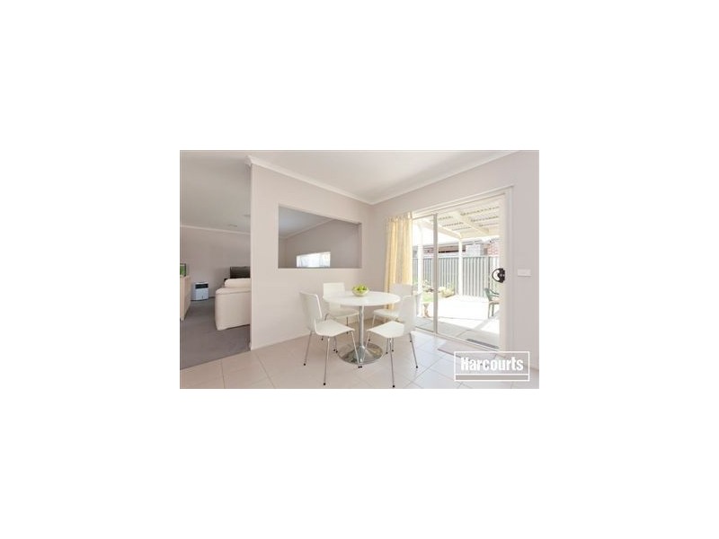 18 Britton Drive, Pakenham VIC 3810