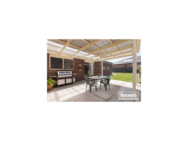 18 Britton Drive, Pakenham VIC 3810