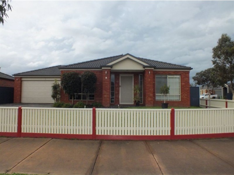 8 Banksia Grove, Pakenham VIC 3810