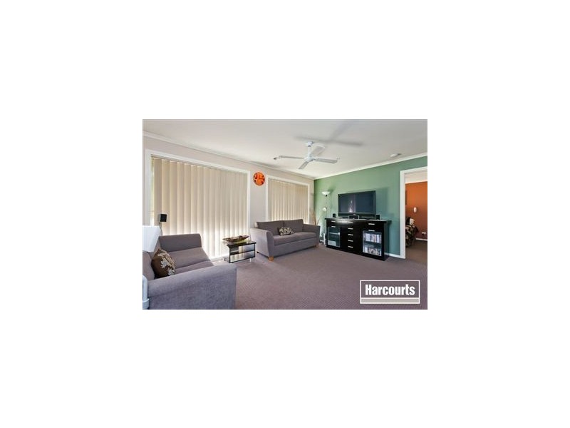 15 Teal Place, Pakenham VIC 3810