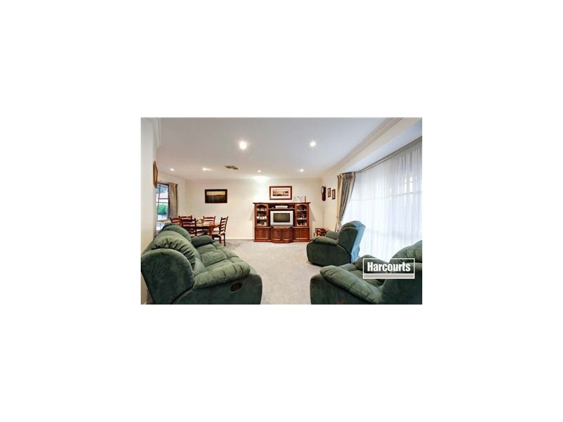 30 Balmoral Way, Pakenham VIC 3810