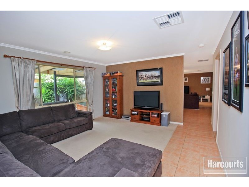 44 Pommel Street, Pakenham VIC 3810